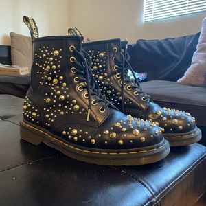Dr Martens Classic Black Gold Studded Boot US11